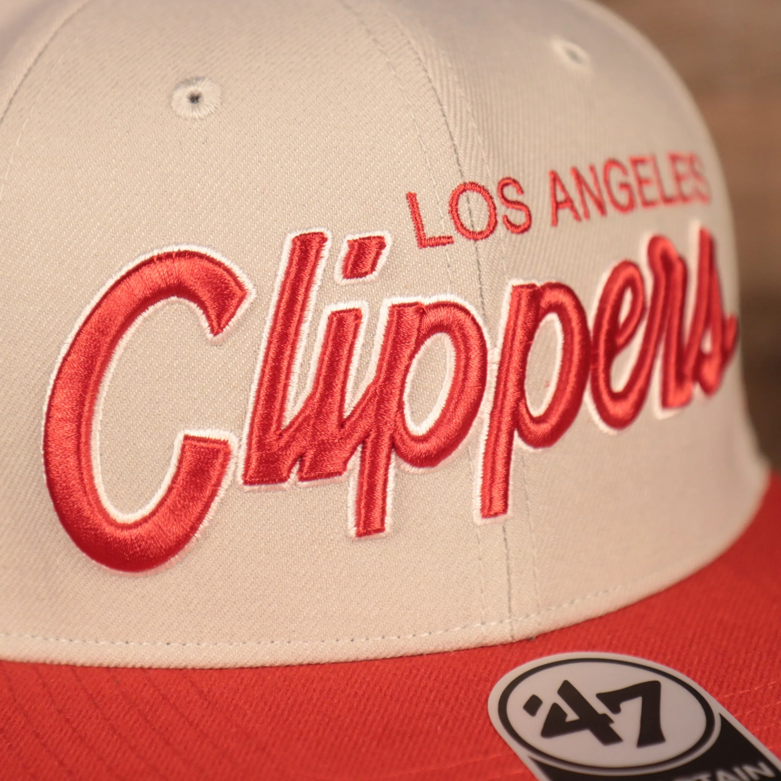 47 BRAND | LOS ANGELES CLIPPERS | CROSSTOWN SCRIPT TT | SNAPBACK HAT | GREEN BOTTOM | GRAY/RED | OSFM