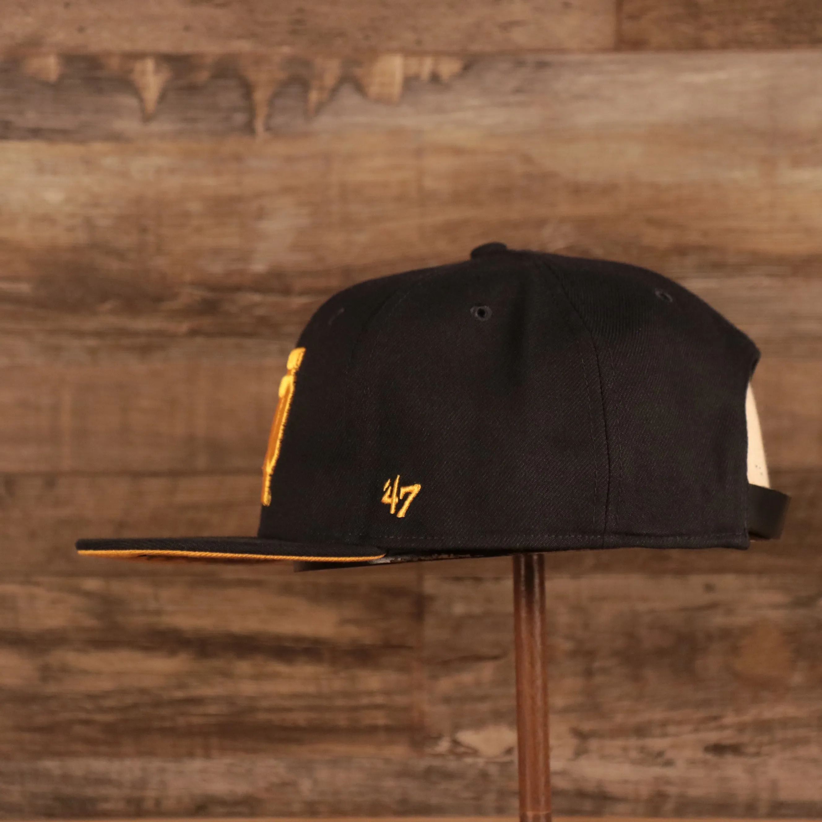 47 BRAND | NOTRE DAME FIGHTIN IRISH | THE SHAFT | GOLD UNDERBRIM W/ NOTRE DAME SCRIPT | ADJUSTABLE STRAPBACK | NAVY | OSFM