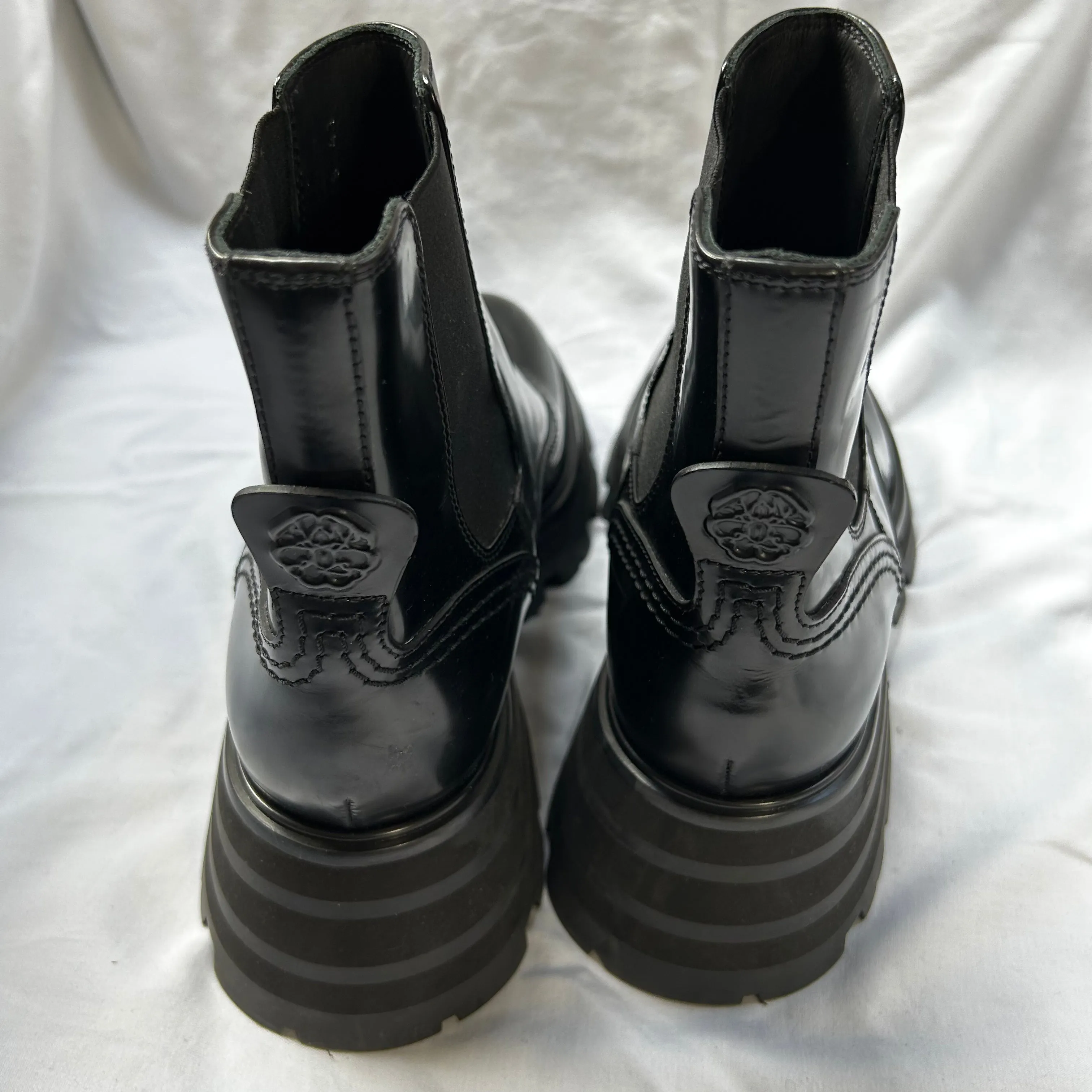 Alexander McQueen 675 Black Leather Chelsea Boots Size 41