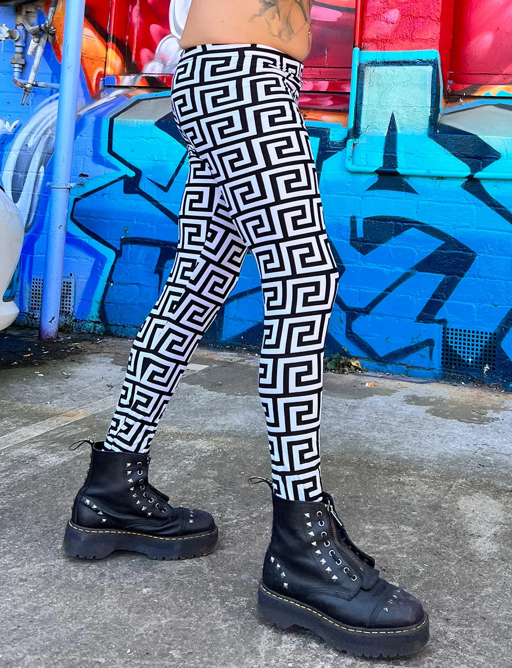 Black and White Maze Doof Meggings