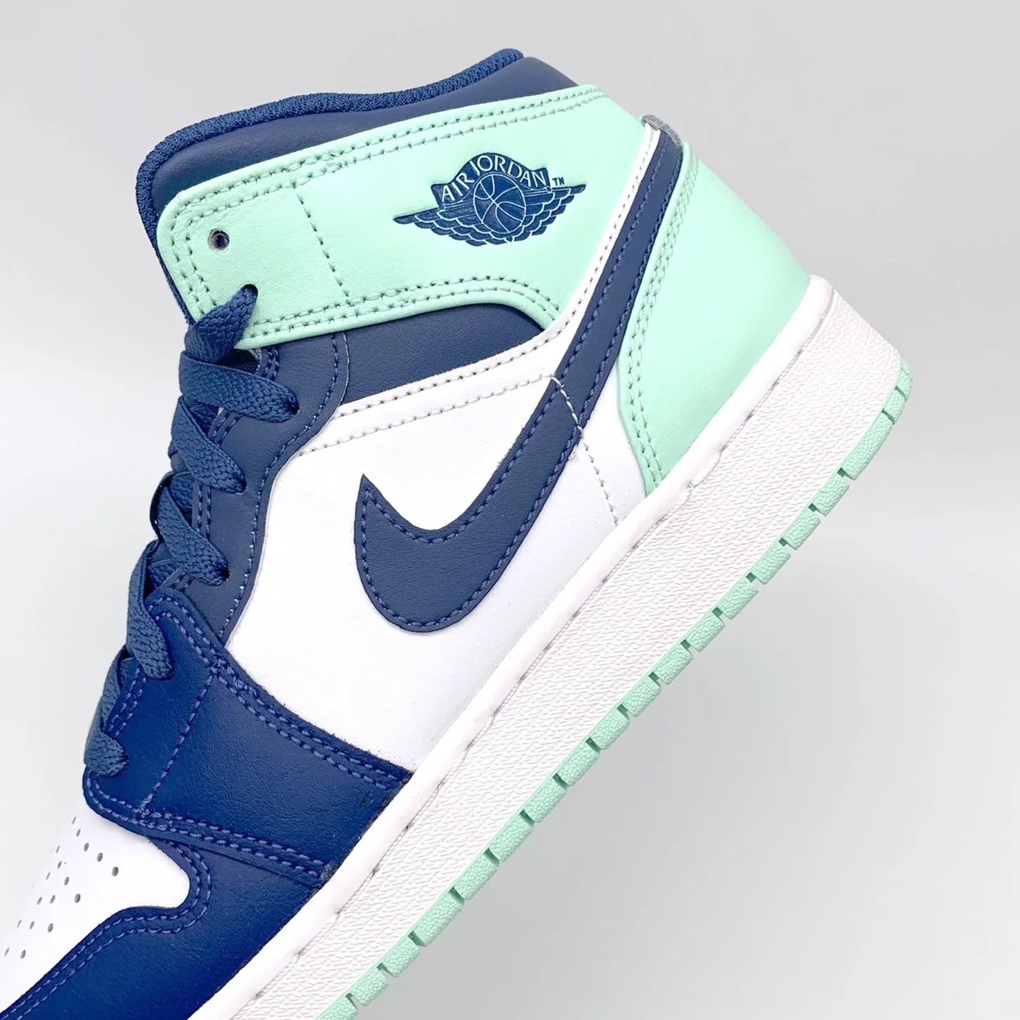 Jordan 1 Mid Navy Mint