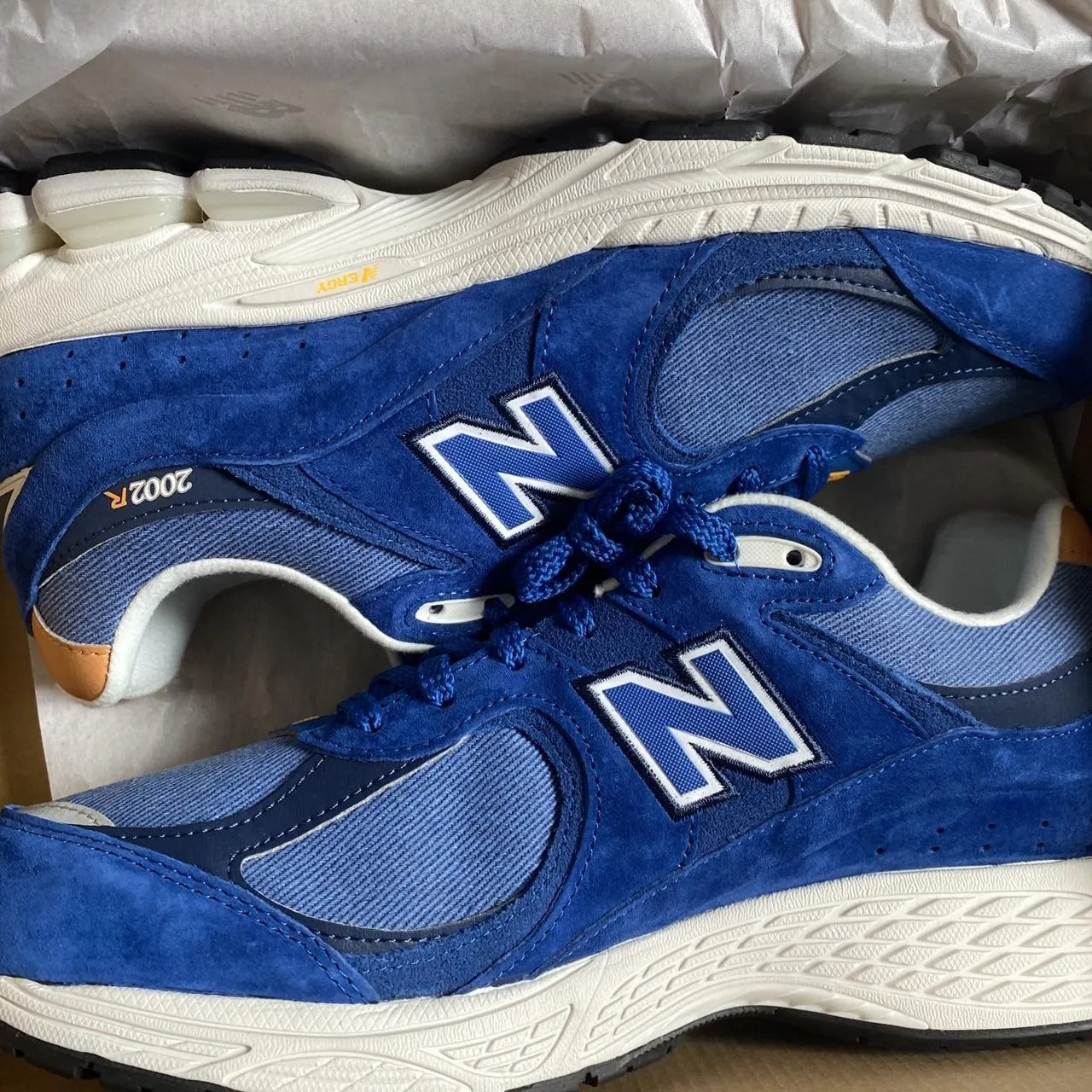 New Balance Men's Blue and White Trainers