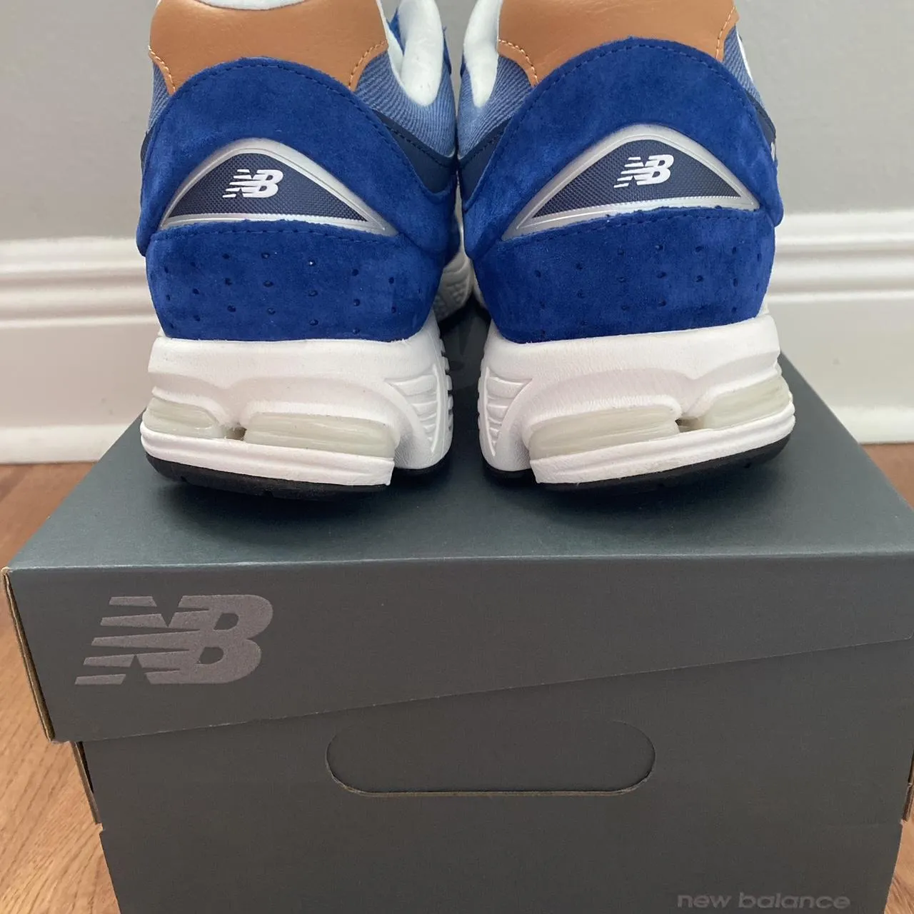 New Balance Men's Blue and White Trainers