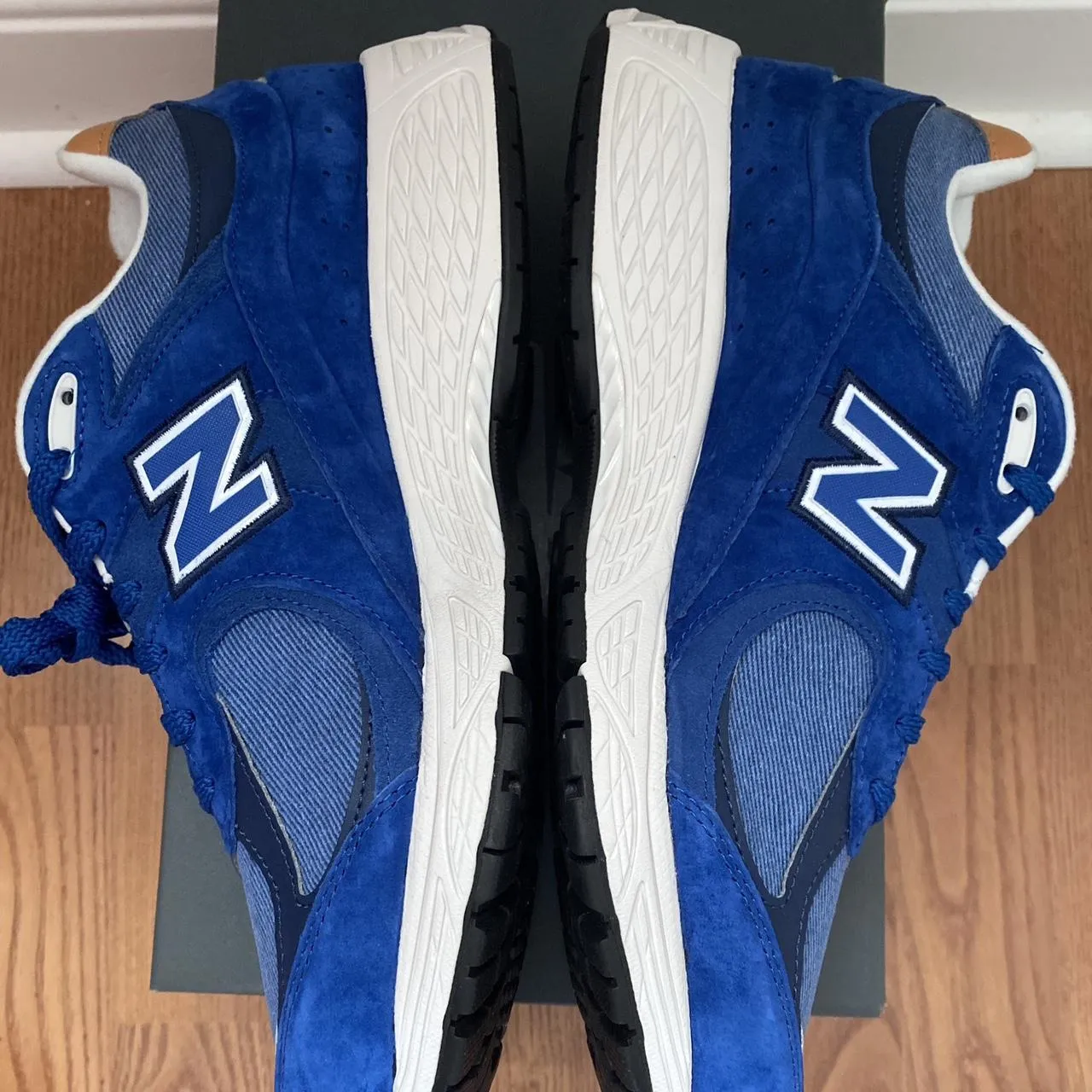 New Balance Men's Blue and White Trainers