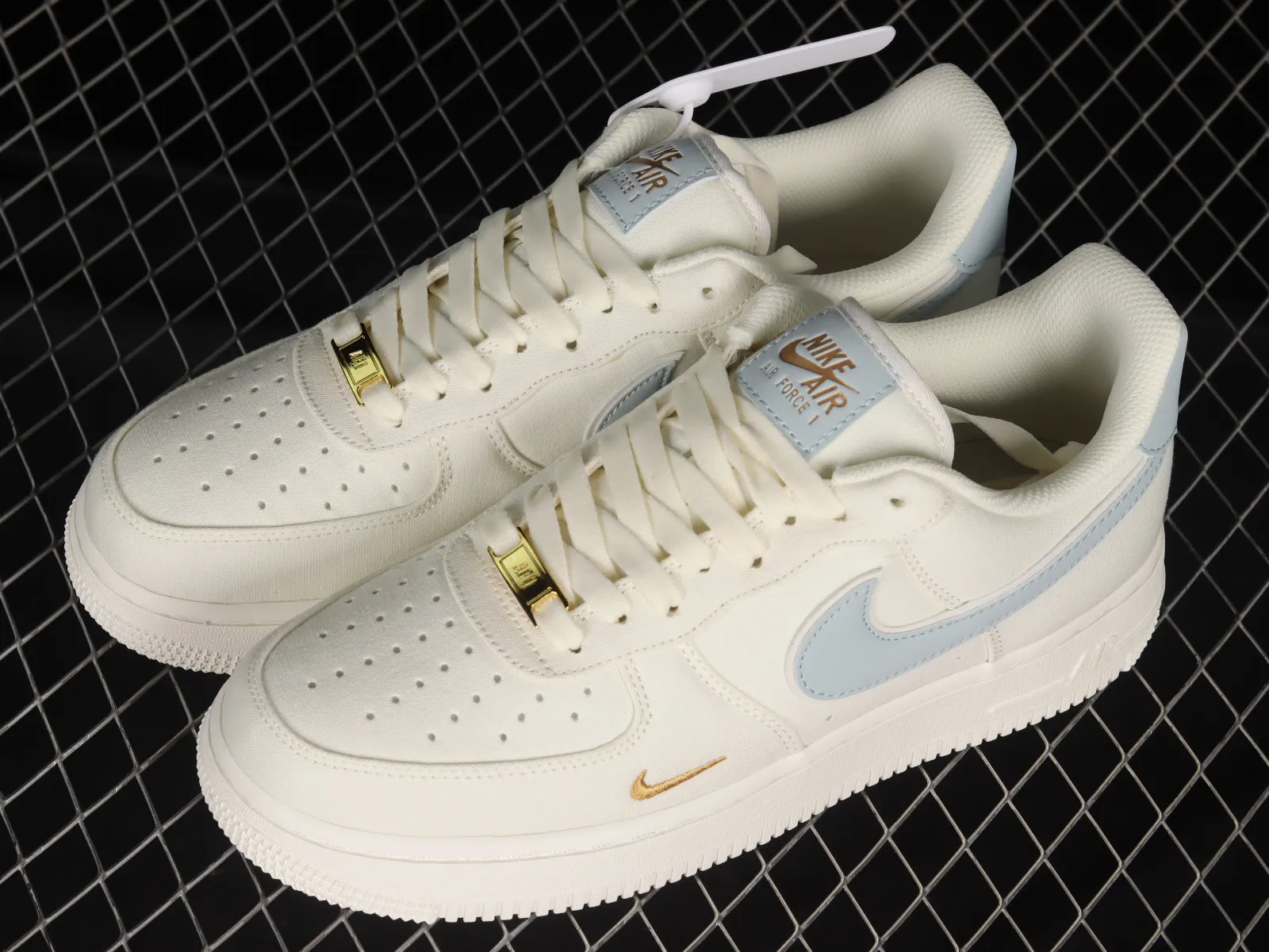 Nike Air Force 1 07 Low Ice Blue Cream Gold MN5696-009