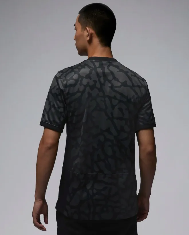 Nike Crew Neck Animal Print Short Sleeve Collaboration.