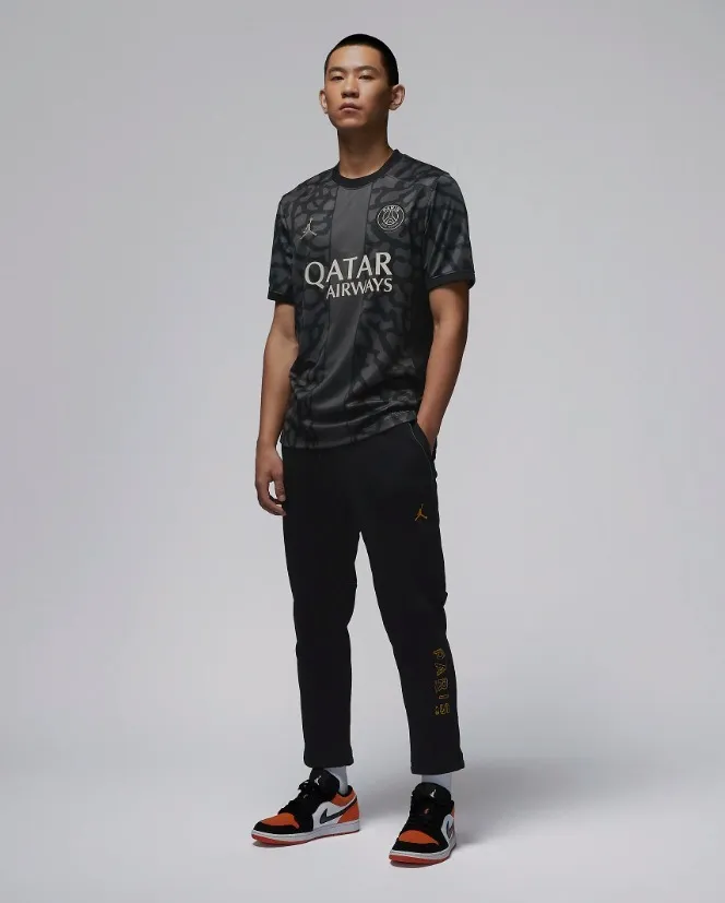 Nike Crew Neck Animal Print Short Sleeve Collaboration.