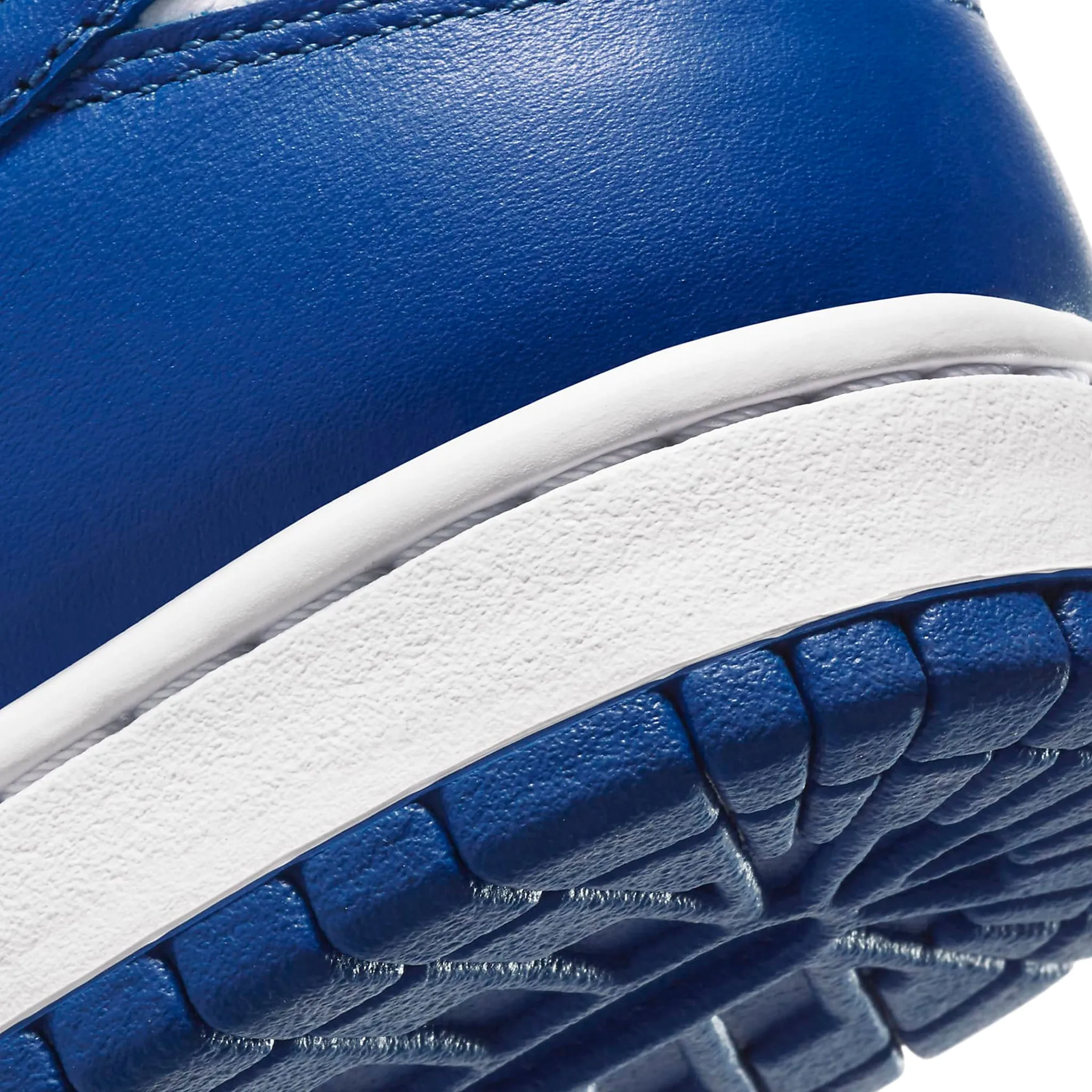 Nike Dunk Low Kentucky (2020) release date, price, and where to buy.