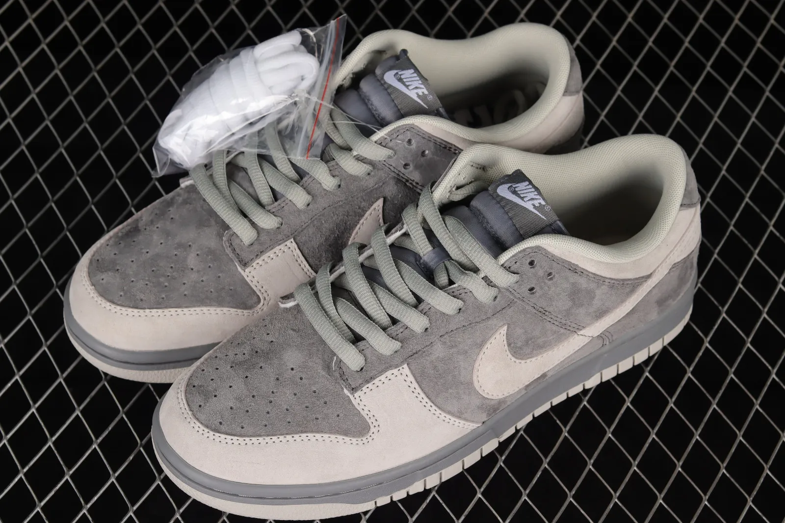 Otomo Katsuhiro x Nike SB Dunk Low Steamboy OST Dark Grey DQ7412-986