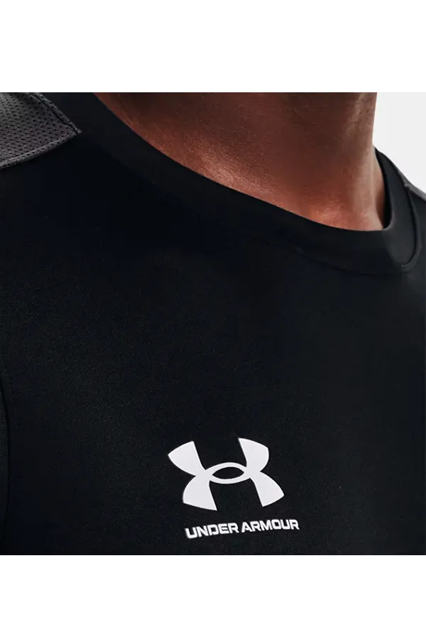 Under Armour black tee challenger