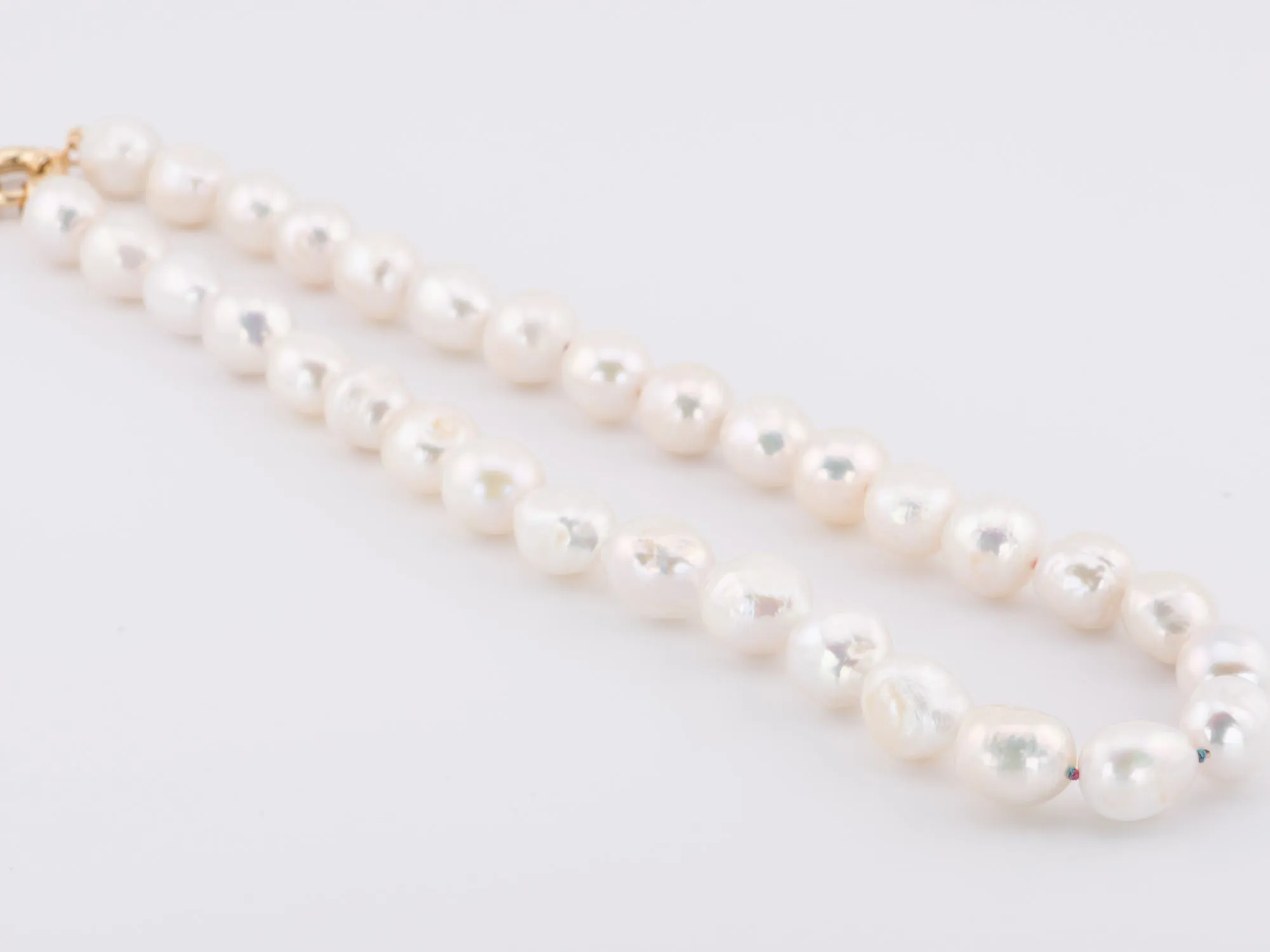 White Baroque Pearl with Rainbow Hand Knots Necklace Gold Plated Sailor Clasp P1005