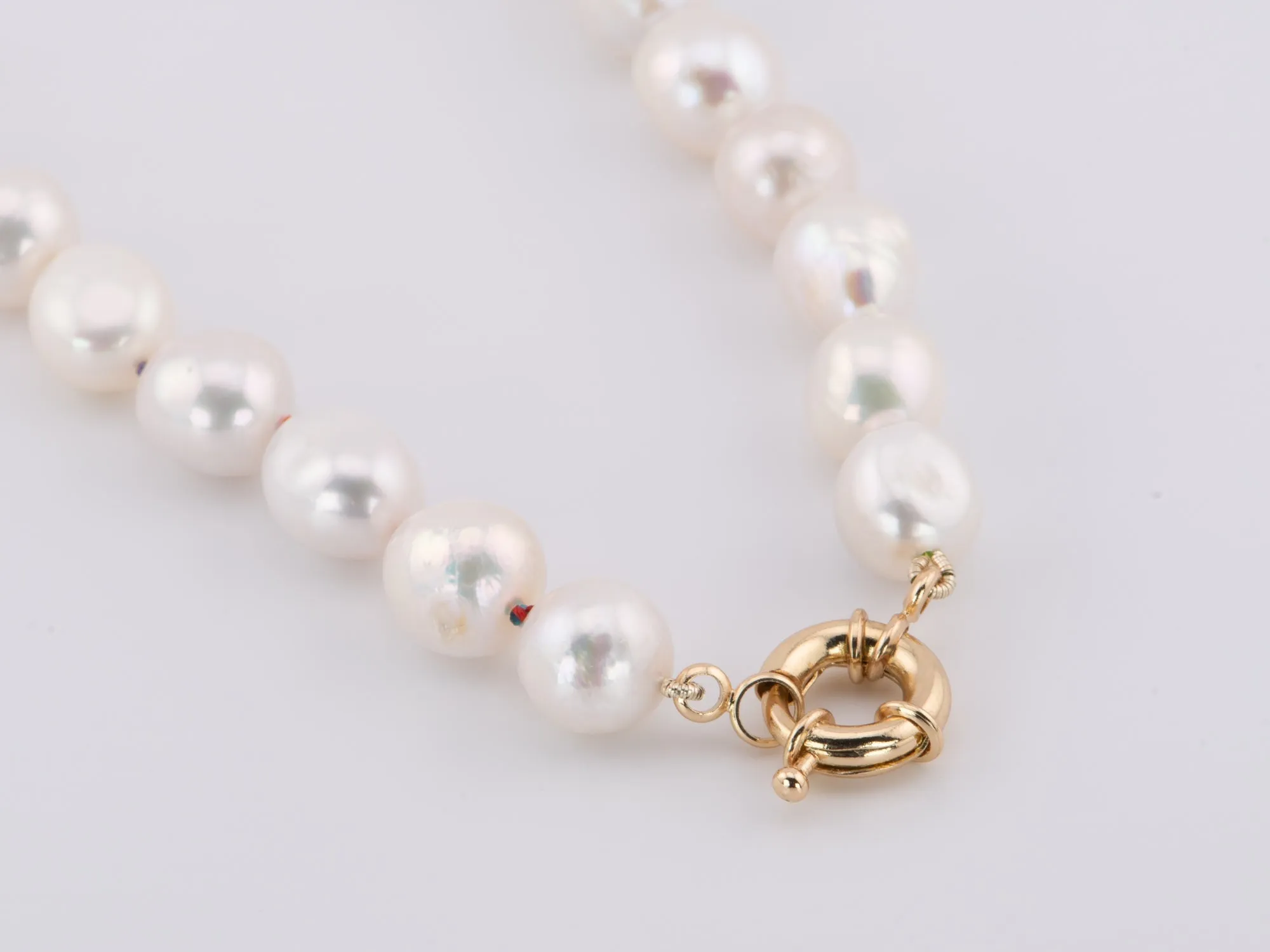 White Baroque Pearl with Rainbow Hand Knots Necklace Gold Plated Sailor Clasp P1005